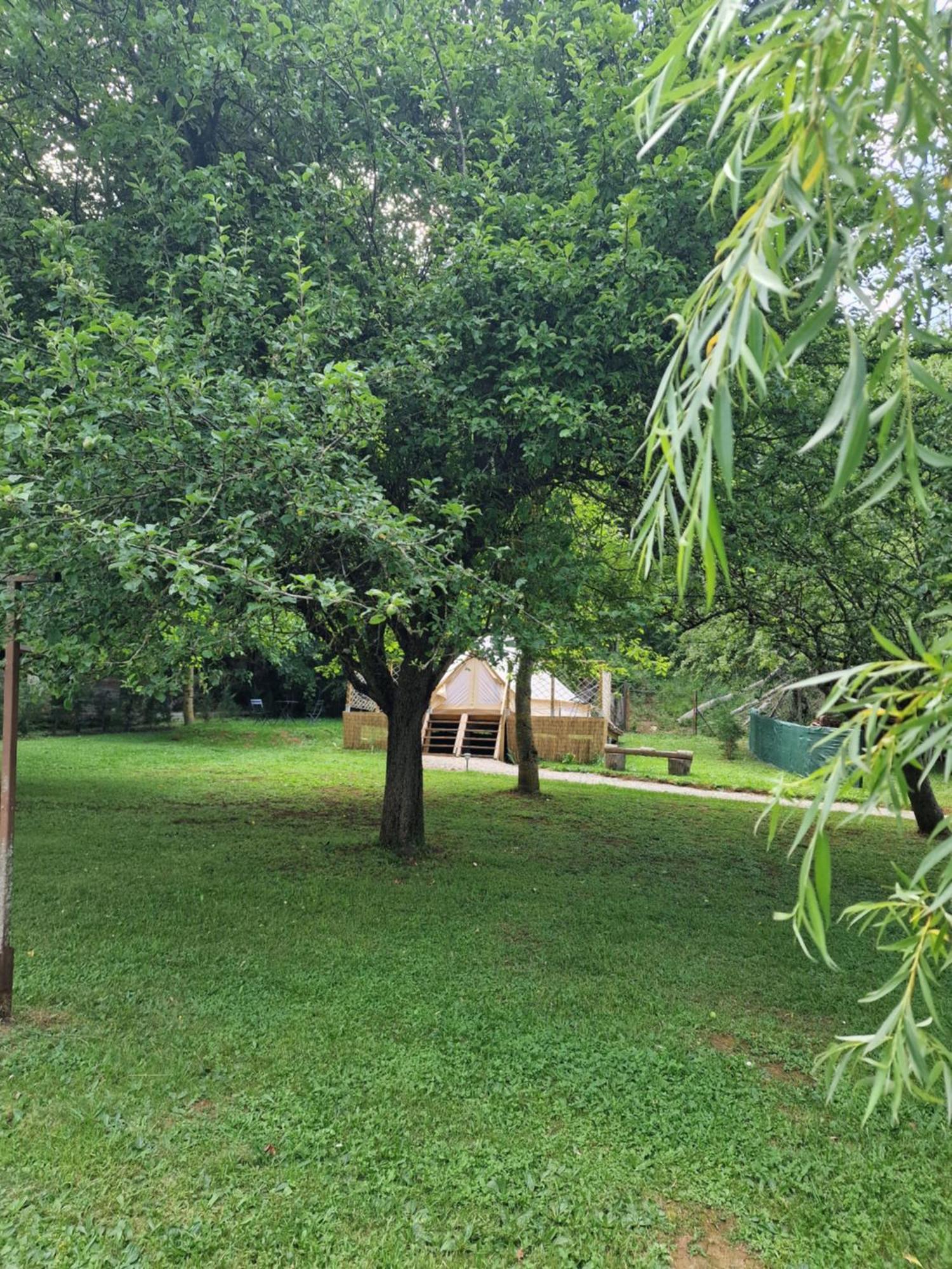 Lodge Tente Les Pommiers Glamping O Rendez-Vous En Demi-Pension Roquefeuil Εξωτερικό φωτογραφία